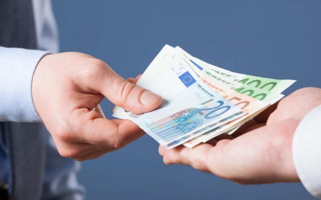 Sconto in fattura. Occhio! Adesso l’azienda può “restituire” il credito fiscale al cliente.